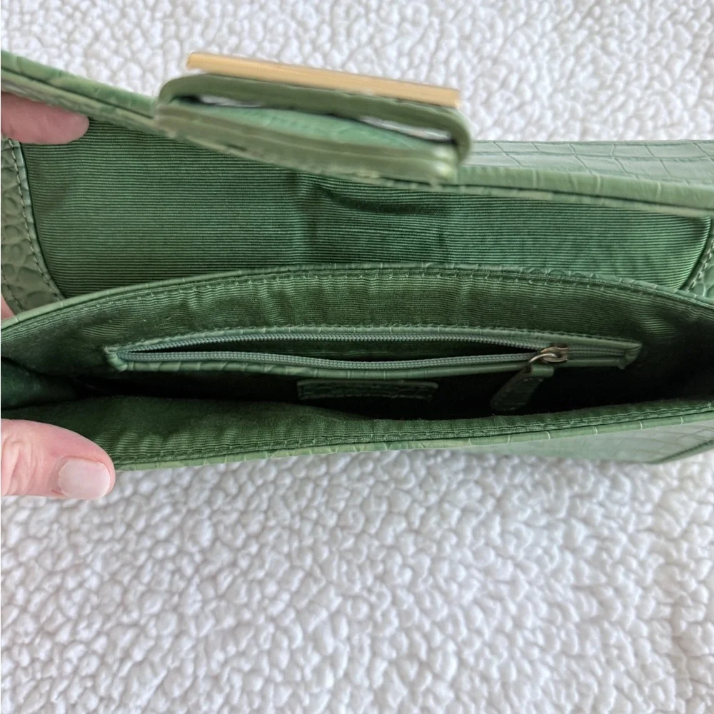 Green Crocodile (look)-Embossed Clutch - Picture 4 of 7